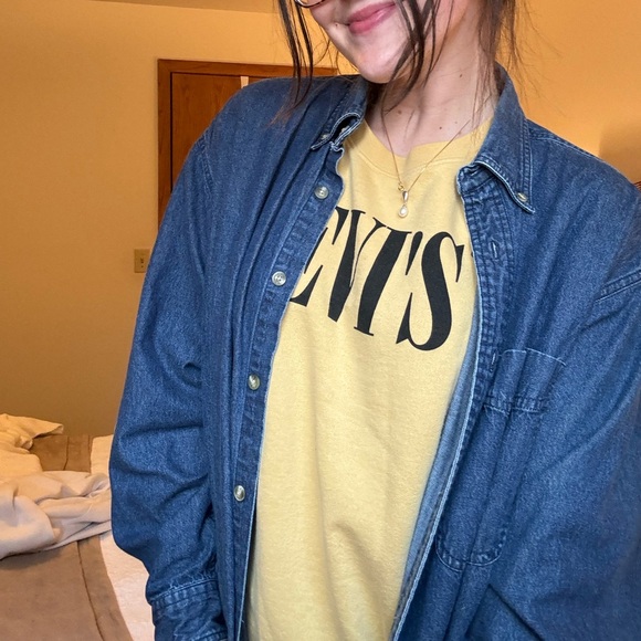 Levi’s Crewneck - Picture 1 of 5